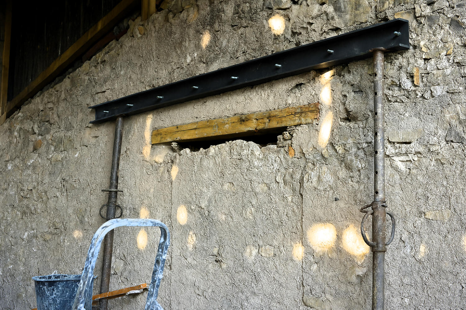 Pose d'un faux linteau